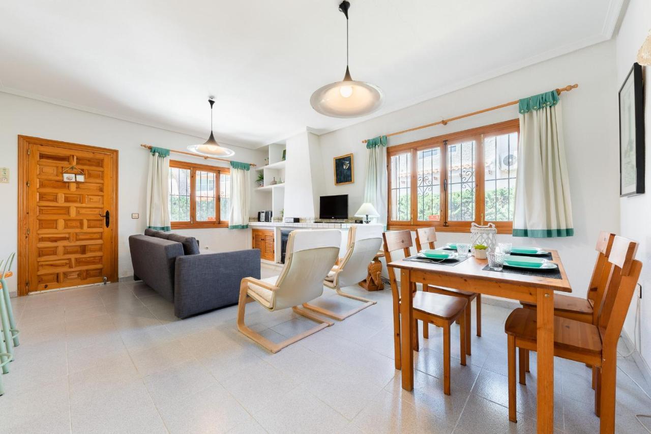 אוריהואלה Chalet Mayor Zenia Beach מראה חיצוני תמונה