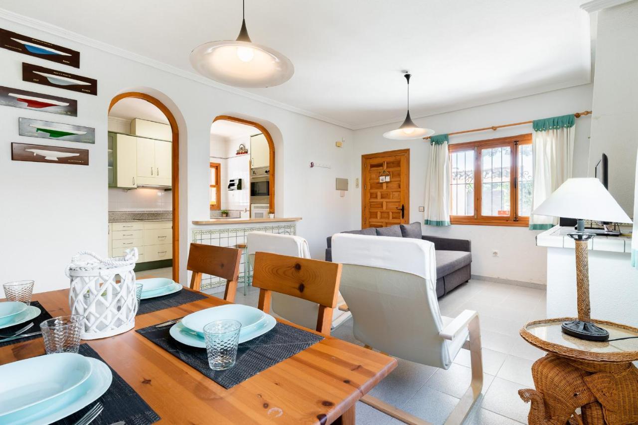 אוריהואלה Chalet Mayor Zenia Beach מראה חיצוני תמונה