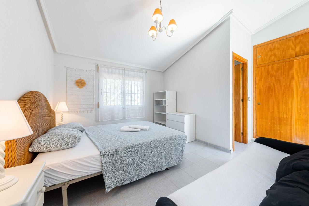 אוריהואלה Chalet Mayor Zenia Beach מראה חיצוני תמונה