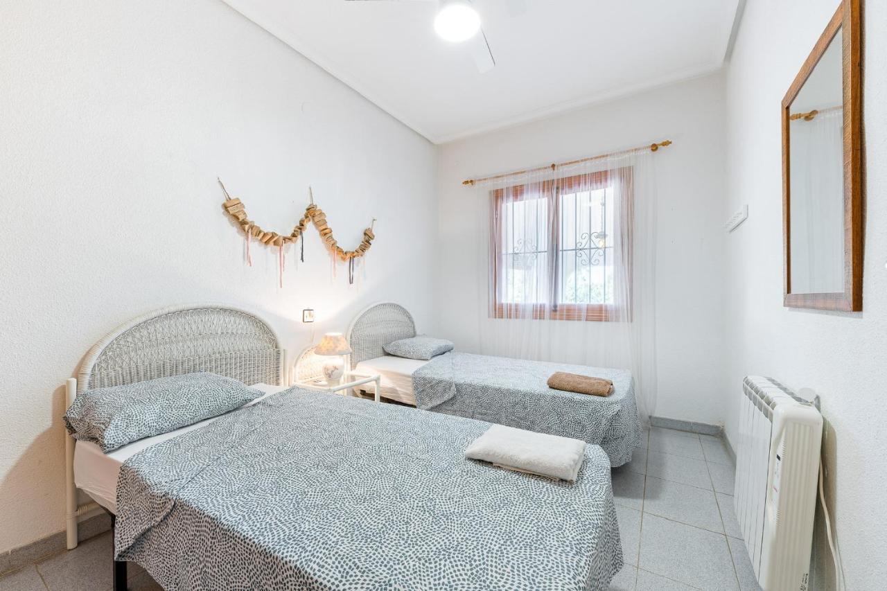 אוריהואלה Chalet Mayor Zenia Beach מראה חיצוני תמונה