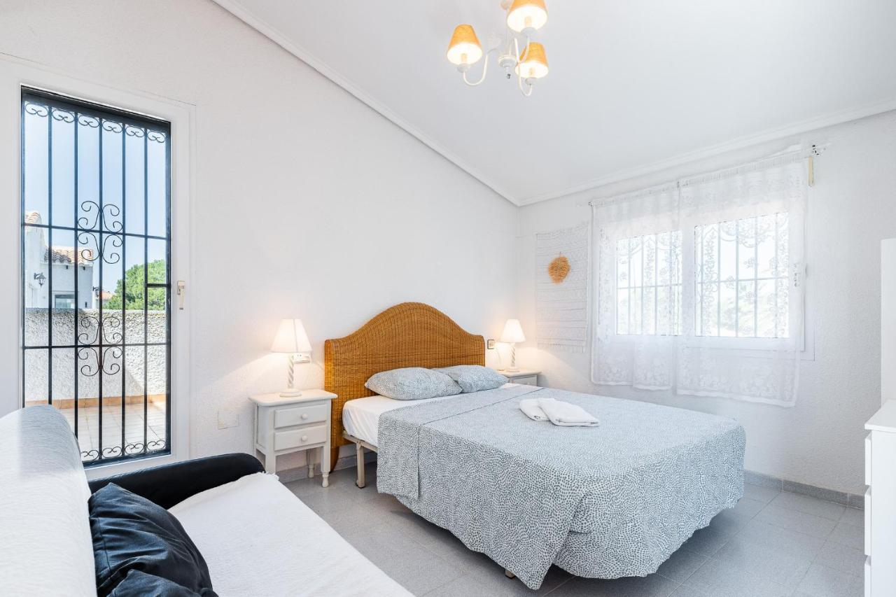 אוריהואלה Chalet Mayor Zenia Beach מראה חיצוני תמונה
