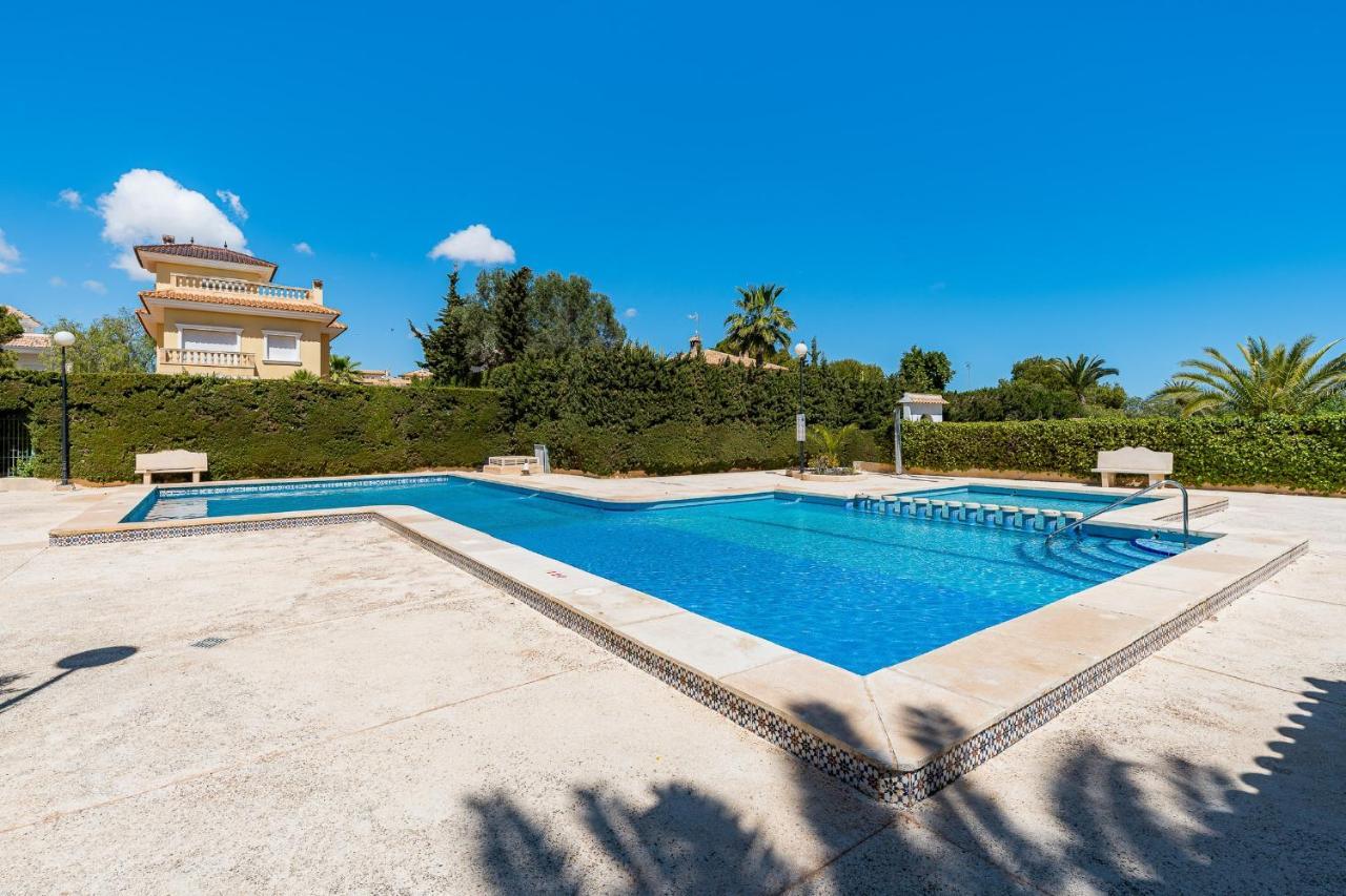 אוריהואלה Chalet Mayor Zenia Beach מראה חיצוני תמונה